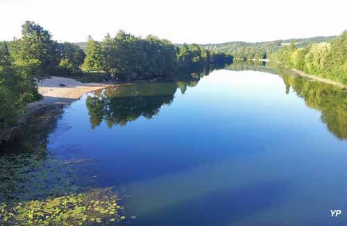 Camping des Îles - l'Yonne et le plage