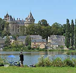 Camping municipal du Vieux Châtel - pêche dans le lac