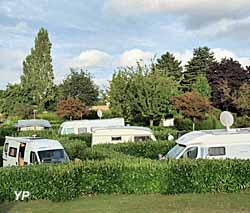 Camping municipal du Vieux Châtel - pêche dans le lac