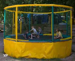 Camping La Blaquière - trampoline